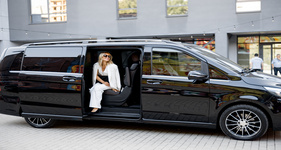 Top-rated van taxi for DIA airport in Broomfield, CO